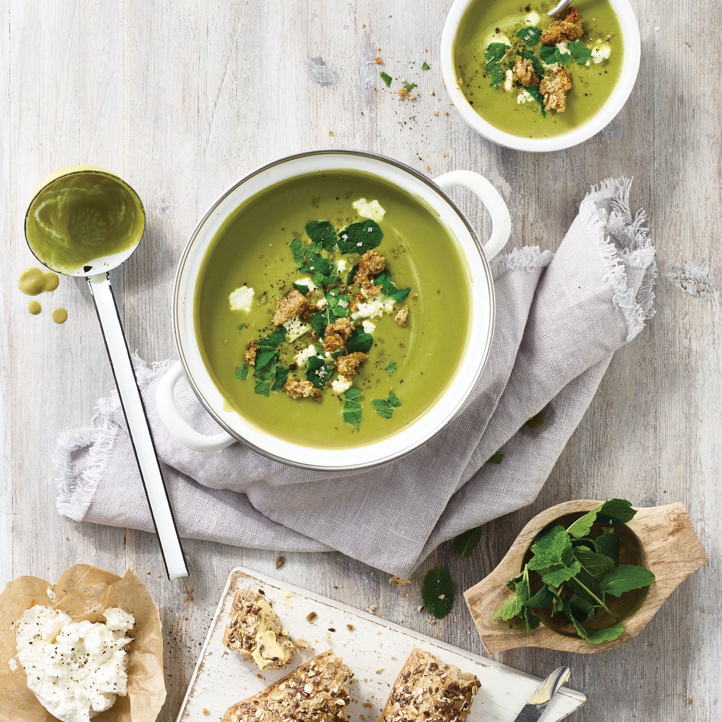 Kenwood Glass Blender 1000W Power Blender Smoothie Blender/Smoothie Maker 1.5L with Grinder Mill, Chopper Mill, Ice Crush Function BLM45.720SS Black/Silver