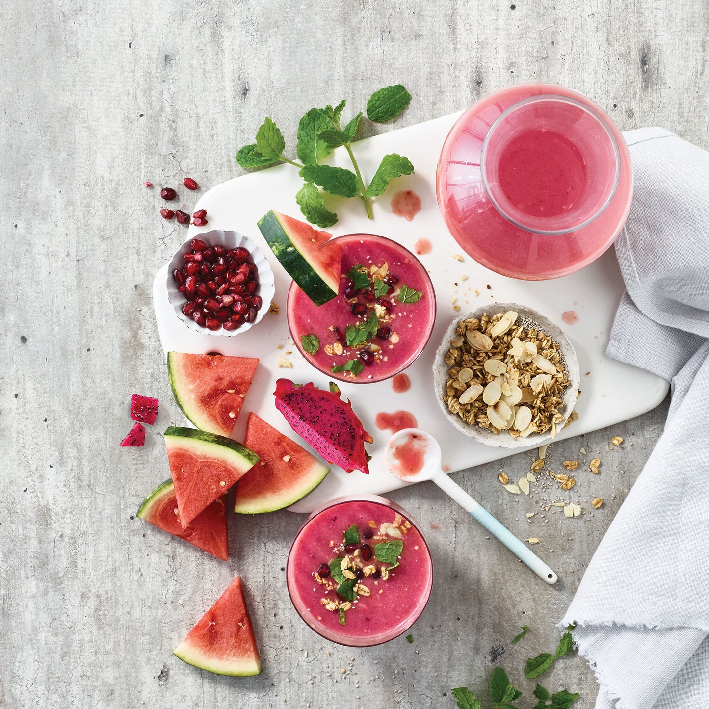 Kenwood Blender 500W Smoothie Blender/Smoothie Maker 1.5L With Multi Mill (Grinder/Chopper), Ice Crush Function Blp15.150 Black & White