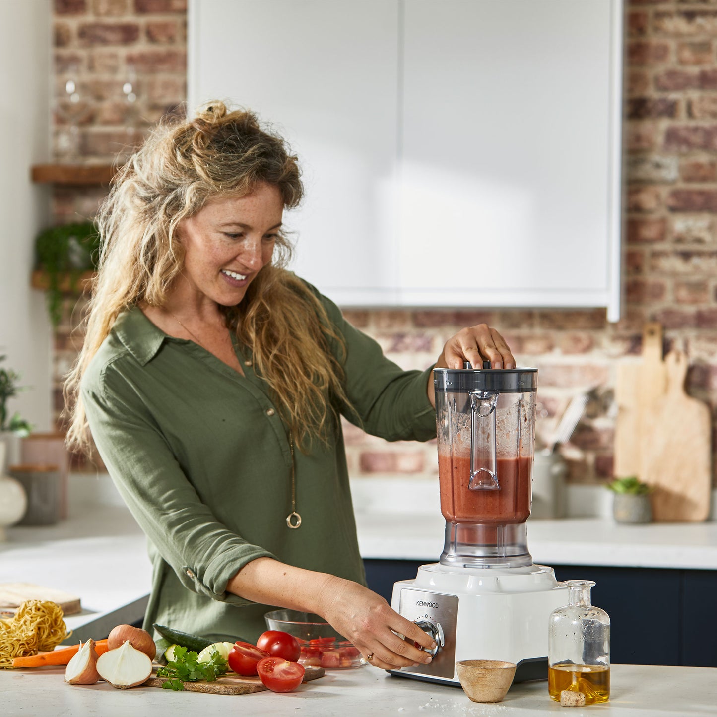 Kenwood Food Processor 1000W Multi-Functional With 3L Bowl, 2 Stainless Steel Disks, Blender, Grinder Mill, Whisk, Dough Maker Fdp65.400Wh White