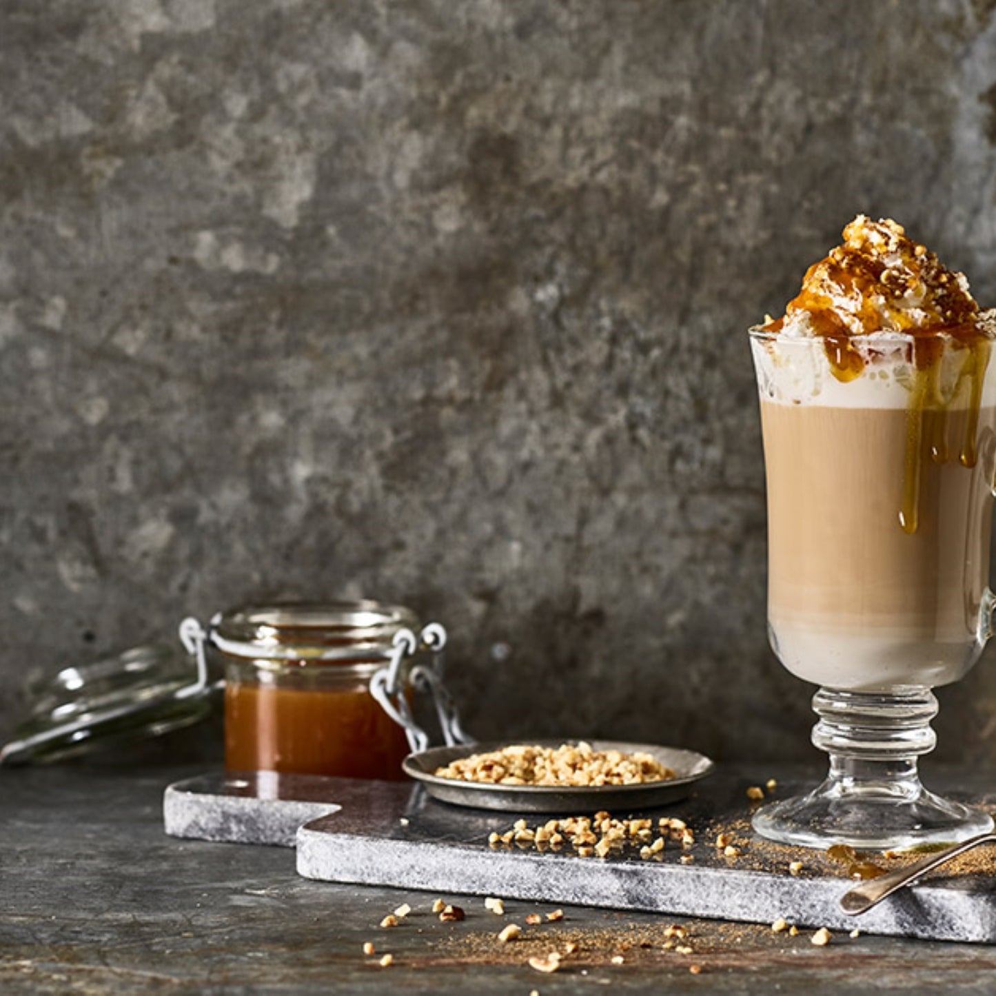 KENWOOD Hand Blender 600W with 500ml Chopper, 500ml Beaker, Whisk, Stainless Steel Wand, Triblade Technology HDP109WG White