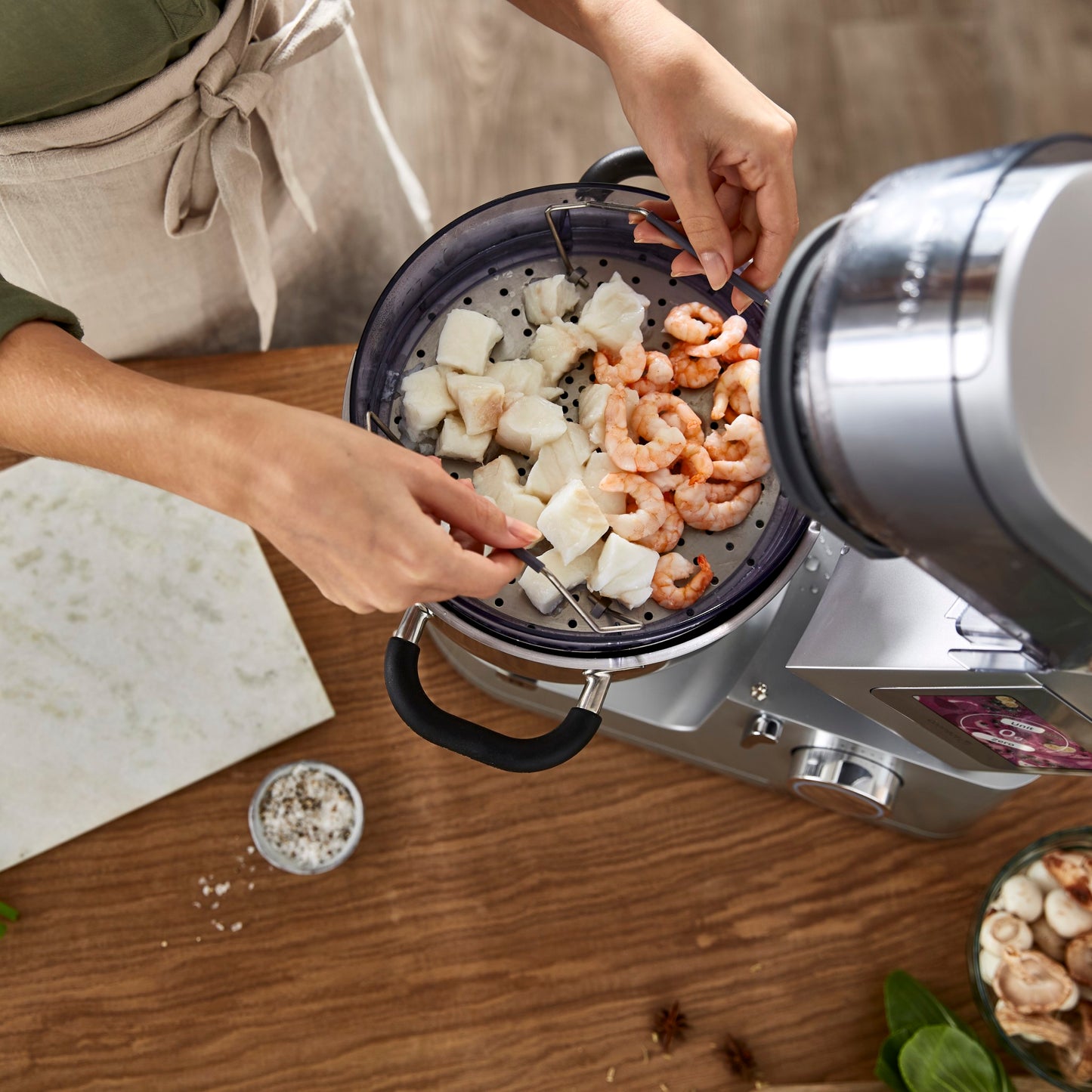 KENWOOD Stand Mixer Metal Body Kitchen Machine COOKING CHEF XL with Induction/Cooking Function, Built-in Weighing Scale, SS Bowl & Food Steamer,5 Tools,Glass Blender,Food Processor KCL95.424SI Silver