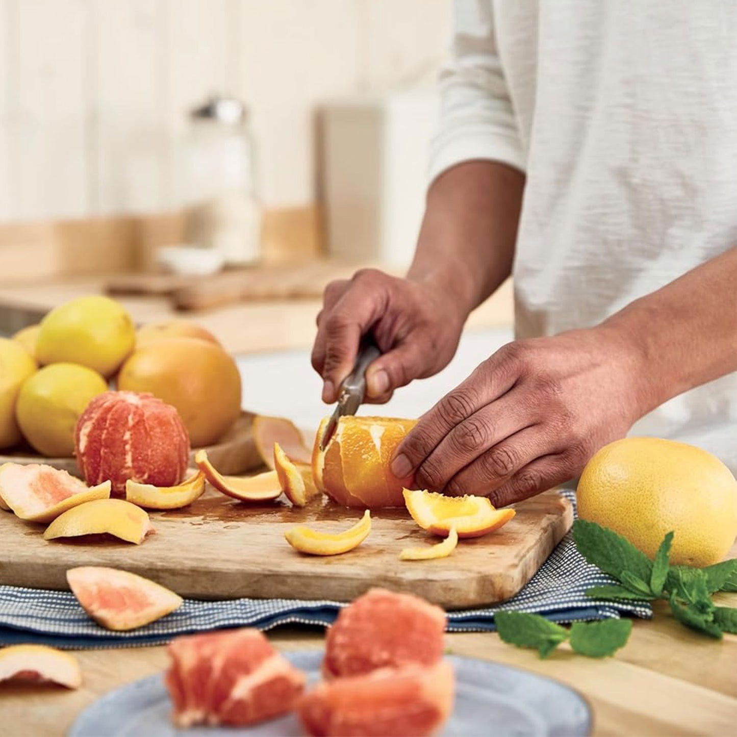 KENWOOD Juicer 700W Stainless Steel Juice Extractor with 75mm Wide Feed Tube, 2 Speed, Transparent Juice Jug, Pulp Container, Anti Drip for Home, Office, Restaurant &Cafeteria JEM51.000GS Grey/Silver