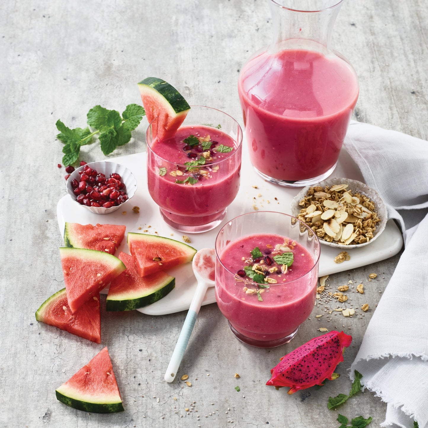 KENWOOD Personal Blender 600W Smoothie Blender/Smoothie Maker 600W with 2 x 700ml & 600ml Tritan Smoothie2Go Bottle and Lid, Ice Crush Function BSP70.560SI Black/Silver