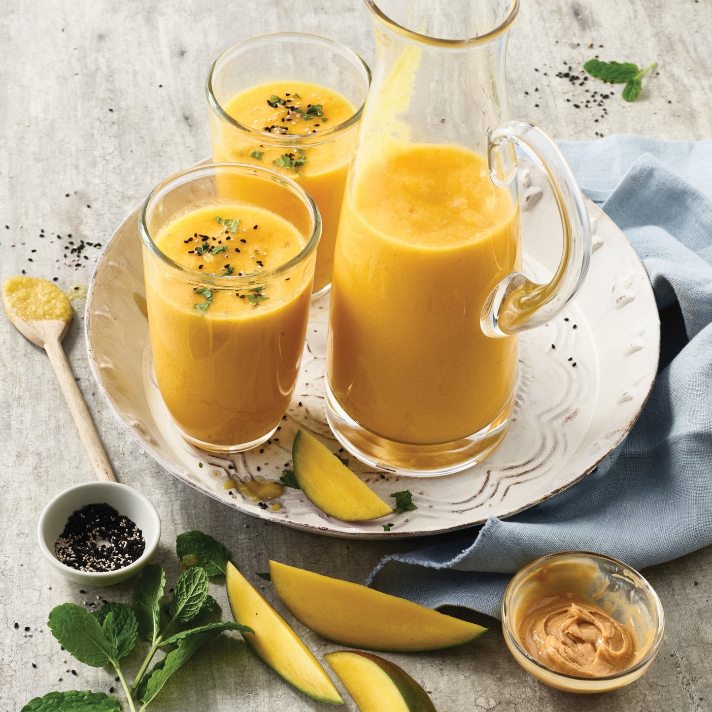 KENWOOD Personal Blender 600W Smoothie Blender/Smoothie Maker 600W with 2 x 700ml & 600ml Tritan Smoothie2Go Bottle and Lid, Ice Crush Function BSP70.560SI Black/Silver