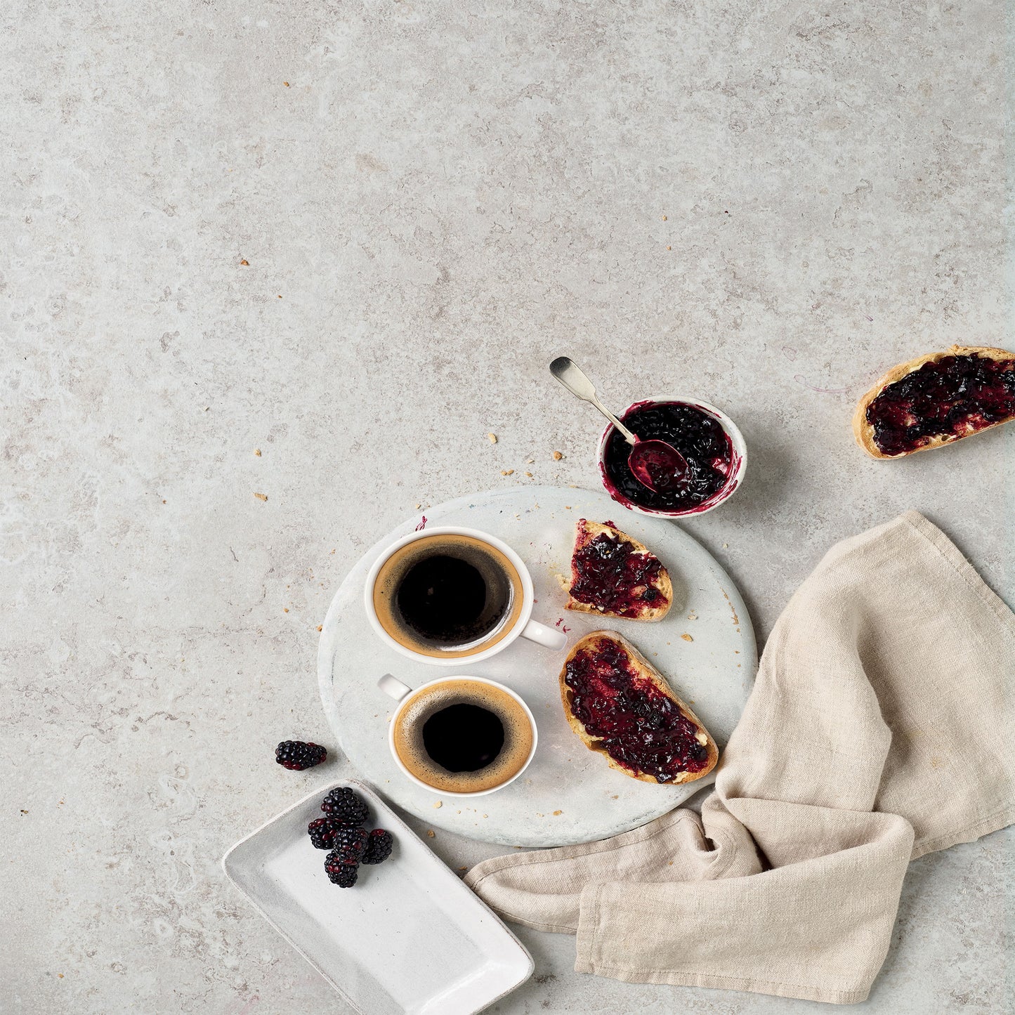 KENWOOD Coffee Machine Up To 6 Cup Coffee Maker for Drip Coffee and Americano 550W 40 Min Auto Shut Off, Reusable Filter, Anti Drip Feature, Warming Plate and Easy to Clean CMM05.000BM Black/Silver