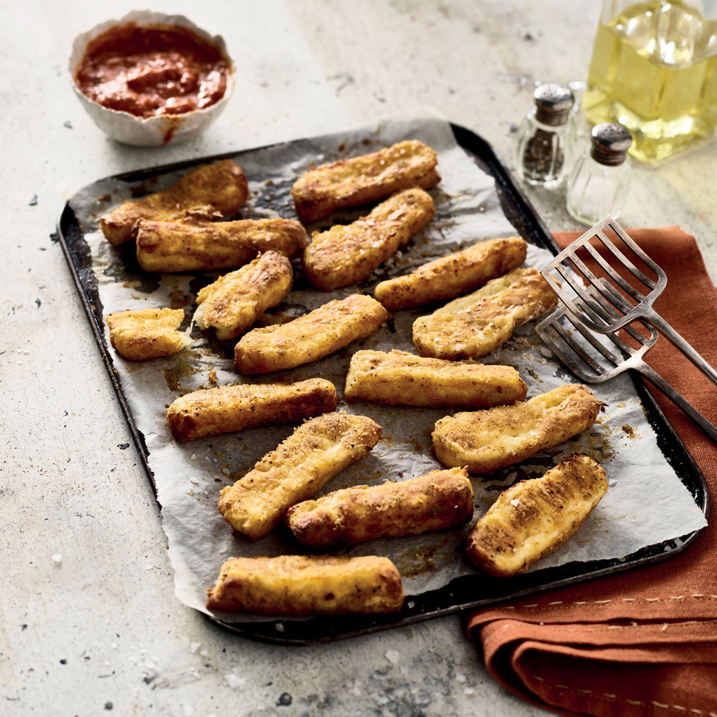 KENWOOD Deep Fryer 3L 2000W with View Window and Stainless Steel Lid for Home, Kitchen and Restaurants DFM50 Silver/Black