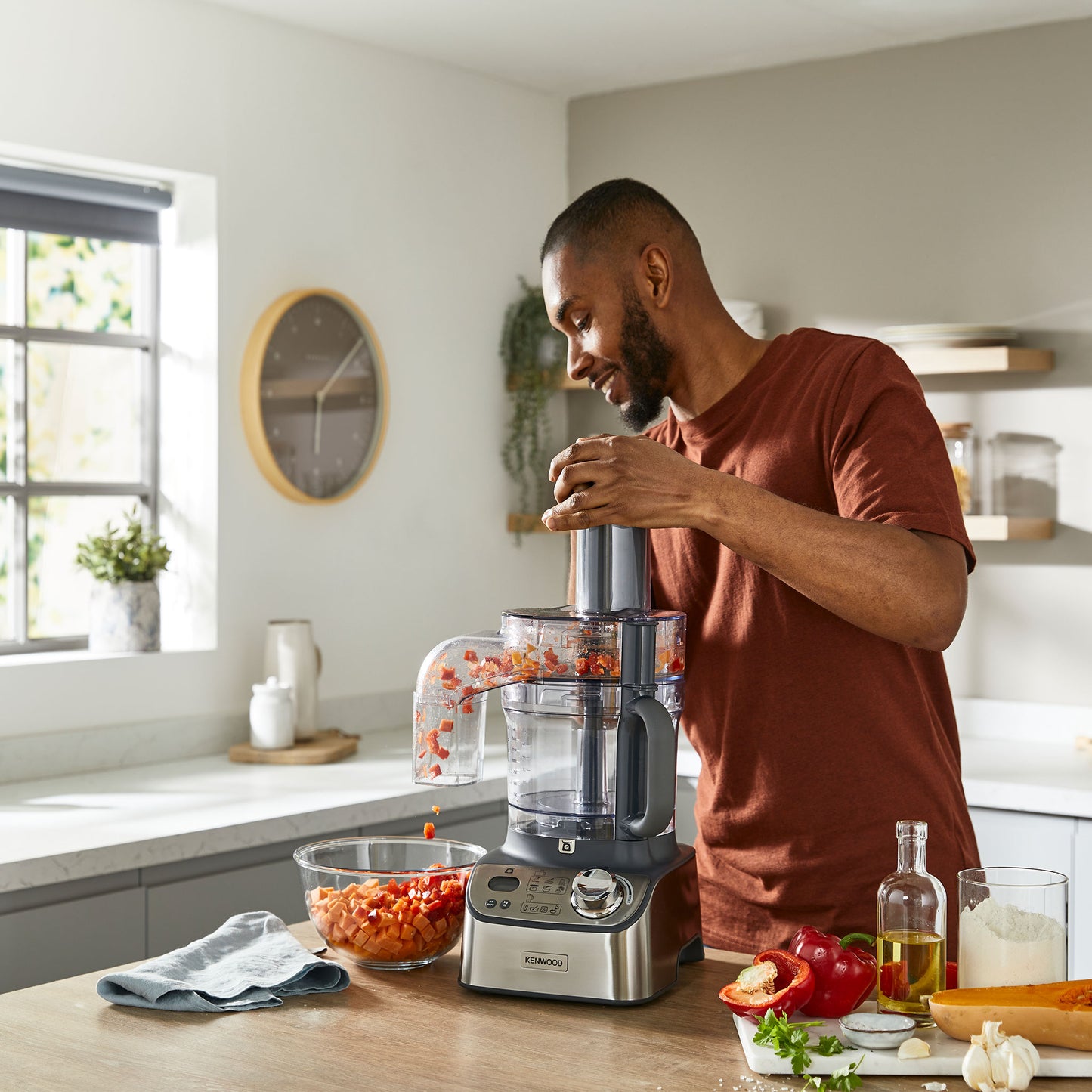 Kenwood Food Processor 1000W With Blender, Grinder Mill, Dual Metal Whisk, Dough Maker, Citrus Juicer, Express Serve/Salad Kitchen Scale/Weighing Tray FDM71.690SS Silver