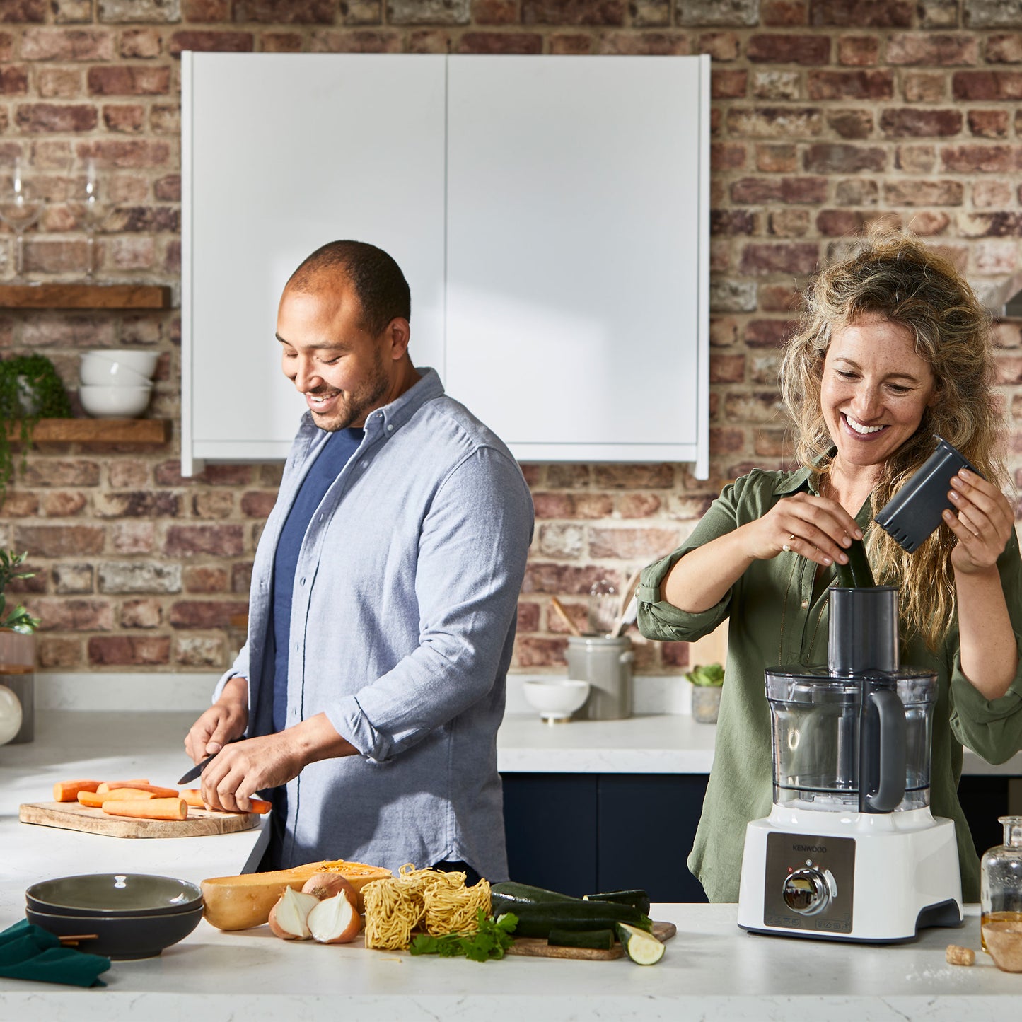 Kenwood Food Processor 1000W Multi-Functional With 3L Bowl, 2 Stainless Steel Disks, Blender, Grinder Mill, Whisk, Dough Maker Fdp65.400Wh White