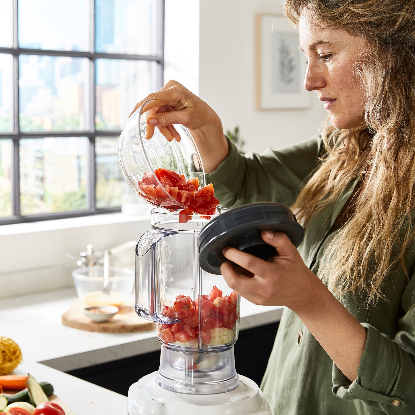 Kenwood Food Processor 1000W Multi-Functional With 3 Stainless Steel Disks, Blender, Grinder Mill, Juicer Extractror, Whisk, Dough Maker, CitrUS Juicer Fdp65.750Wh White