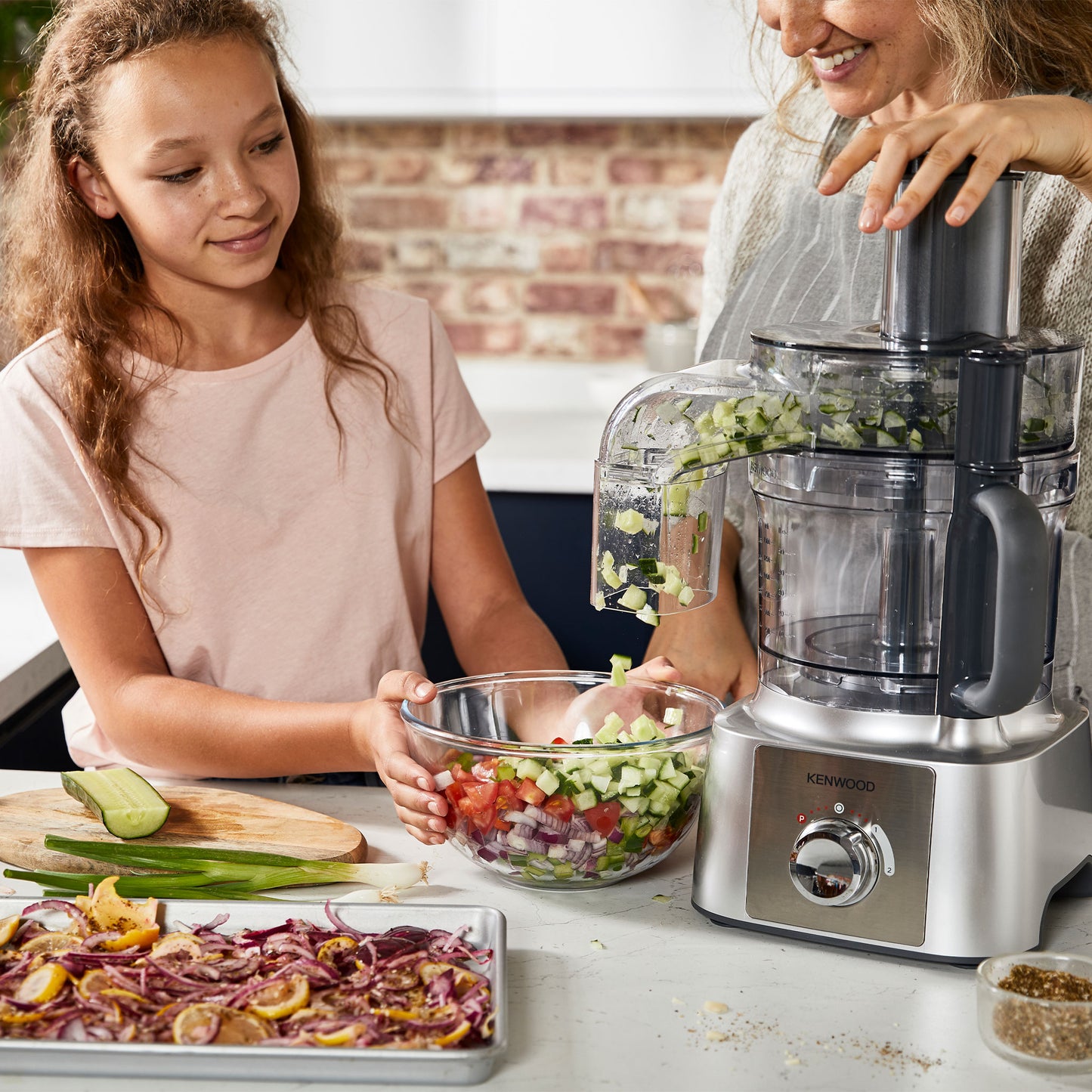 Kenwood Food Processor 1000W Multi-Functional With 3 Stainless Steel Disks, Blender, Grinder Mill, Juicer Extractor, Whisk, Dough Maker, Citrus Juicer, Express Serve/Salad Maker FDP65.880SI Silver