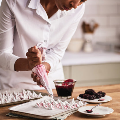 KENWOOD Hand Mixer (Electric Whisk) 300W with 5 Speeds + Turbo Button, Twin Stainless Steel Kneader and Beater for Mixing, Whipping, Whisking, Kneading HMP20.000WH White