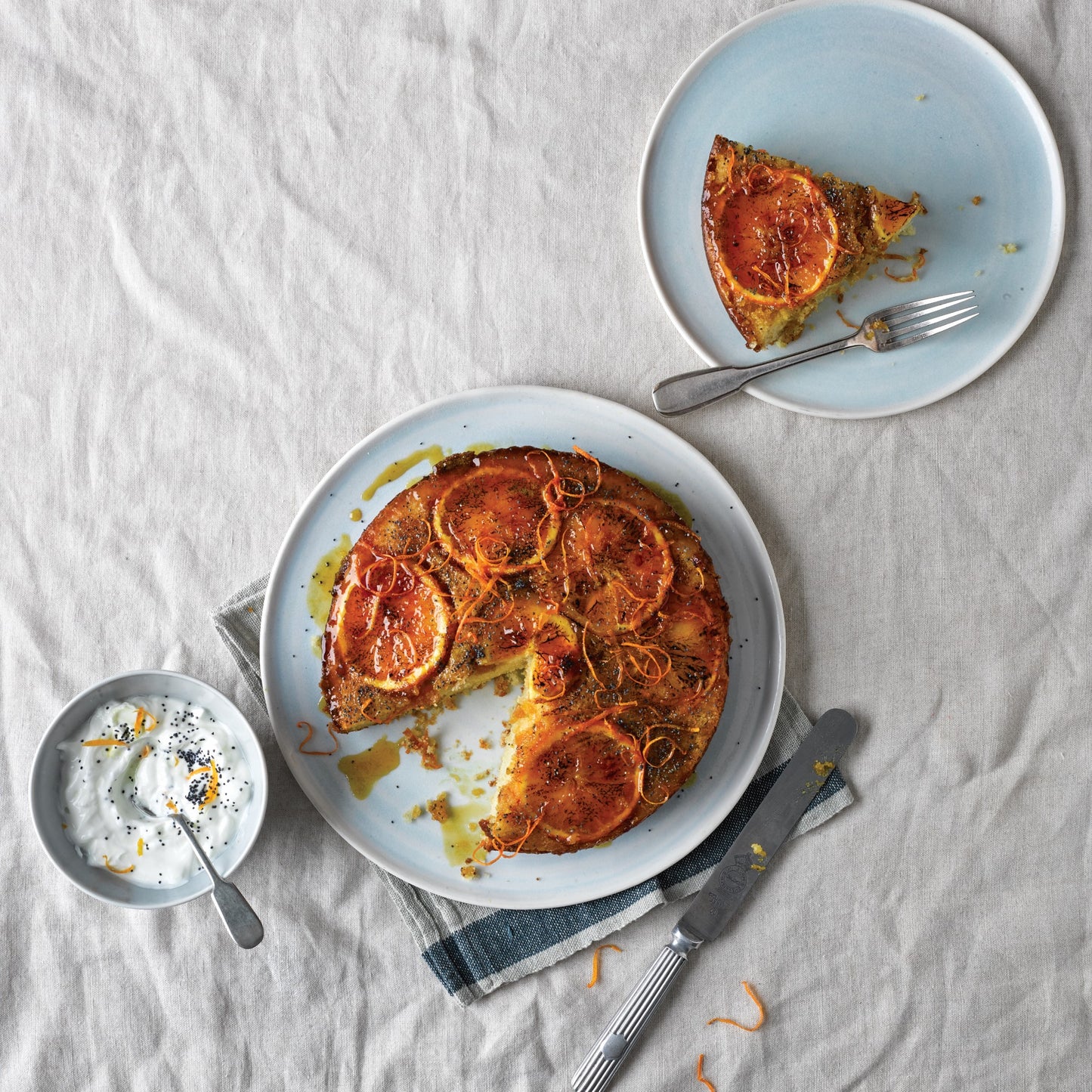 Kenwood Stand Mixer Hand (Electric Whisk) 300W With 2.4L Rotary Bowl, 5 Speeds + Turbo Button, Twin Stainless Steel Kneader And Beater For Mixing, Whipping, Whisking, Kneading HMP22.000Wh White