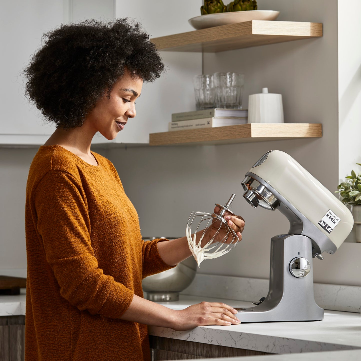 KENWOOD Stand Mixer PREMIUM Kitchen Machine kMix 1000W with 5L Stainless Steel Bowl, K-Beater, Whisk, Dough Hook, Splashguard, Spatula, Unique Fold Function, Smart Speed Control KMX750