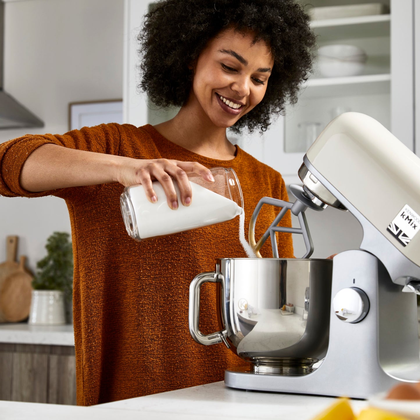 KENWOOD Stand Mixer PREMIUM Kitchen Machine kMix 1000W with 5L Stainless Steel Bowl, K-Beater, Whisk, Dough Hook, Splashguard, Spatula, Unique Fold Function, Smart Speed Control KMX750