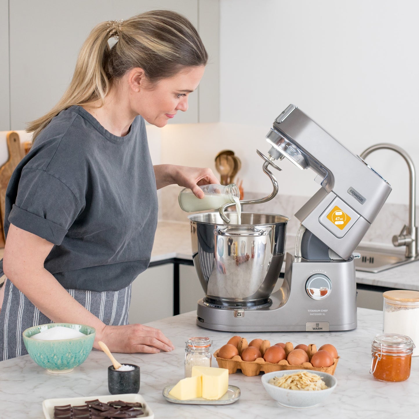 KENWOOD Stand Mixer Metal Body Kitchen Machine TITANIUM CHEF PATISSIER XL with Warming Function, Built-in Weighing Scale, DuoBowl, 4 Tools, Glass Blender, Meat Grinder, Multi Mill KWL90.344SI Silver