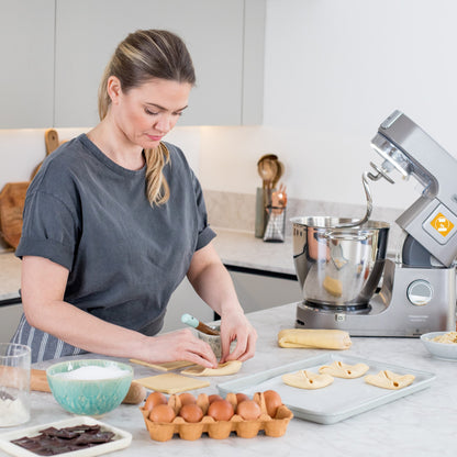 KENWOOD Stand Mixer Metal Body Kitchen Machine TITANIUM CHEF PATISSIER XL with Warming Function, Built-in Weighing Scale, DuoBowl, 4 Tools, Glass Blender, Meat Grinder, Multi Mill KWL90.344SI Silver