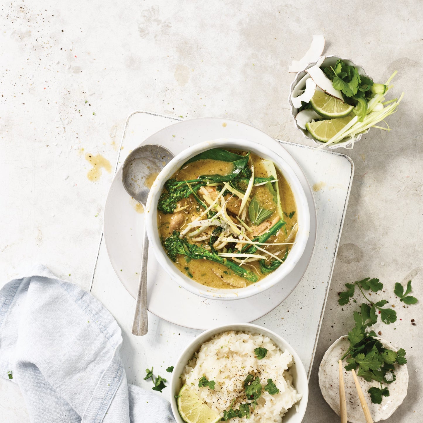 KENWOOD 30L Microwave Oven with Grill, Digital Display, 5 Power Levels, Defrost Function, Stainless Steel, Auto Menu, 95 Minutes Timer, Clock Function 1000W MWM30.000BK Black/Silver