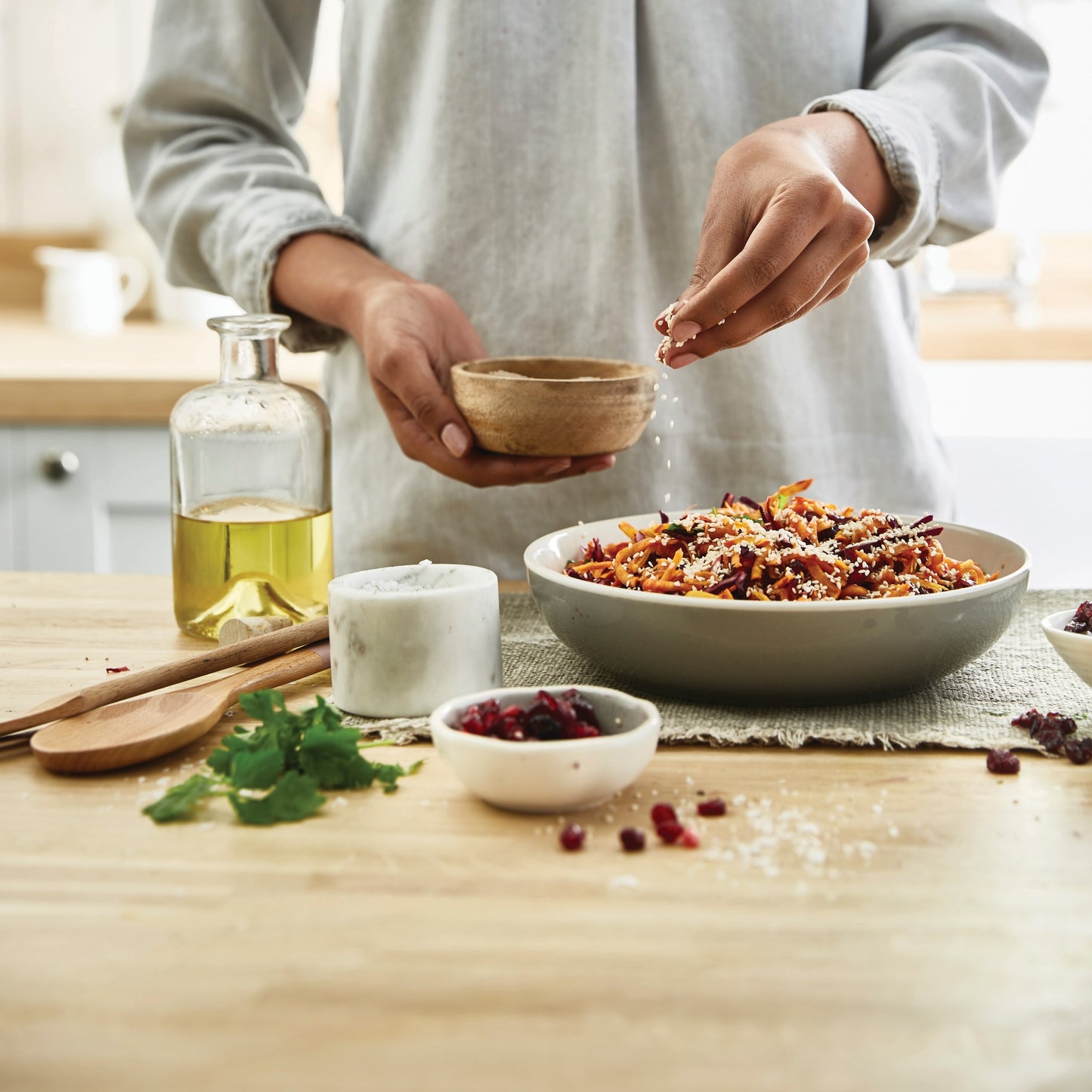 KENWOOD 30L Microwave Oven with Grill, Digital Display, 5 Power Levels, Defrost Function, Stainless Steel, Auto Menu, 95 Minutes Timer, Clock Function 1000W MWM30.000BK Black/Silver