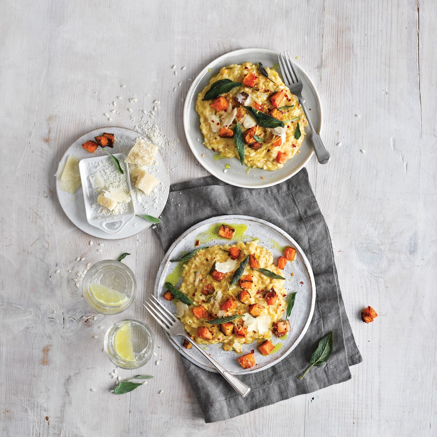 KENWOOD 30L Microwave Oven with Grill, Convection, Digital Display, 5 Power Levels, Defrost Function, Stainless Steel, Auto Menu, 95 Minutes Timer, Clock Function 900W MWM31.000BK Black/Silver