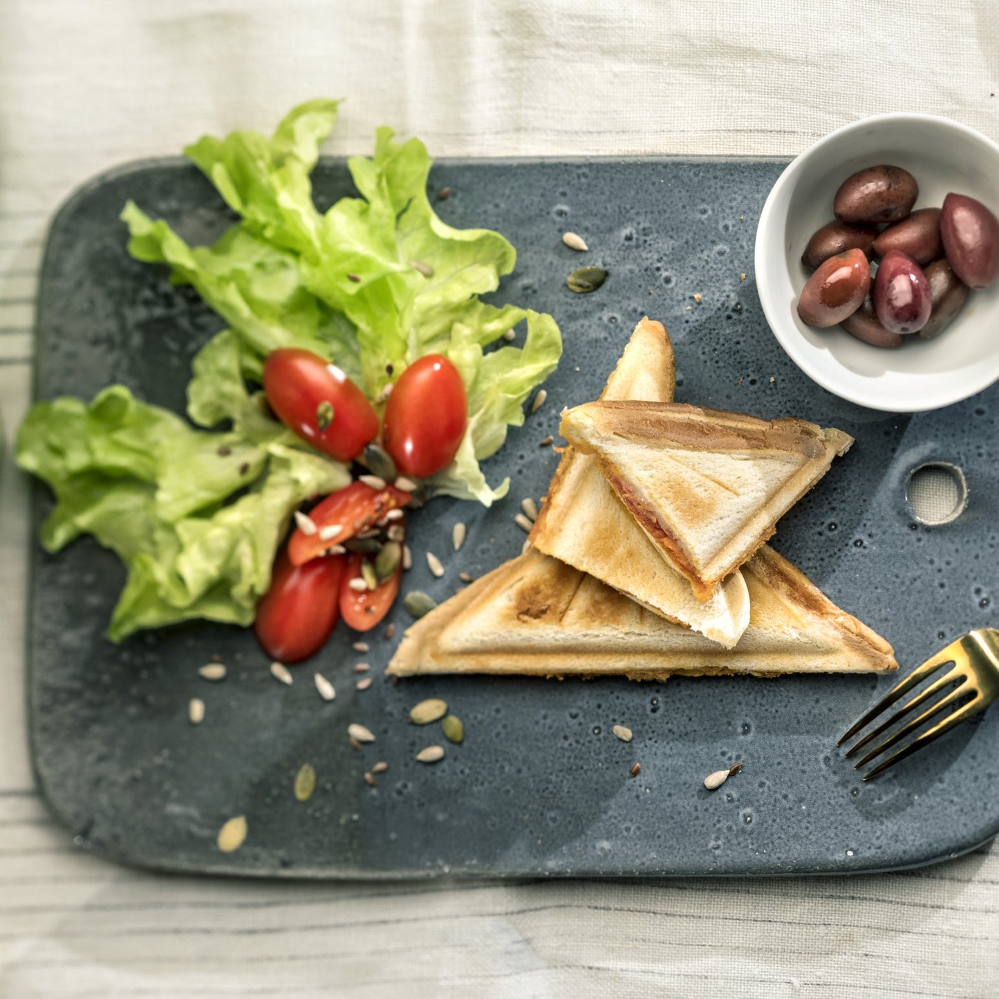 KENWOOD Sandwich Maker with Non Stick Fixed Griddle Plates for Toasties, Grills, Sandwiches SMM00.000SI Black/Silver